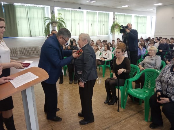 Ветеранам вручали медали «75 лет Победы в Великой Отечественной войне»