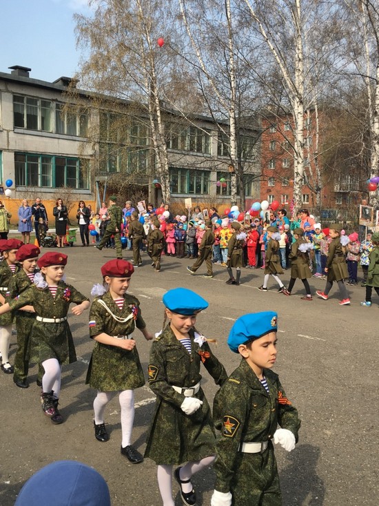 Малая боевая техника приехала на парад Победы в детский сад